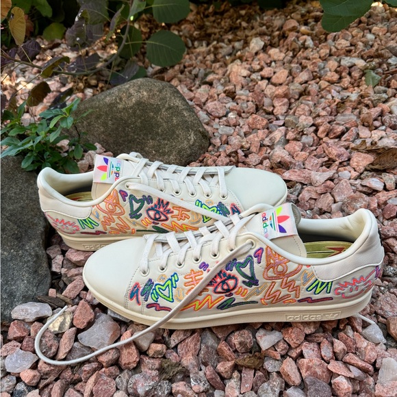 Adidas - Picture 2 of 14